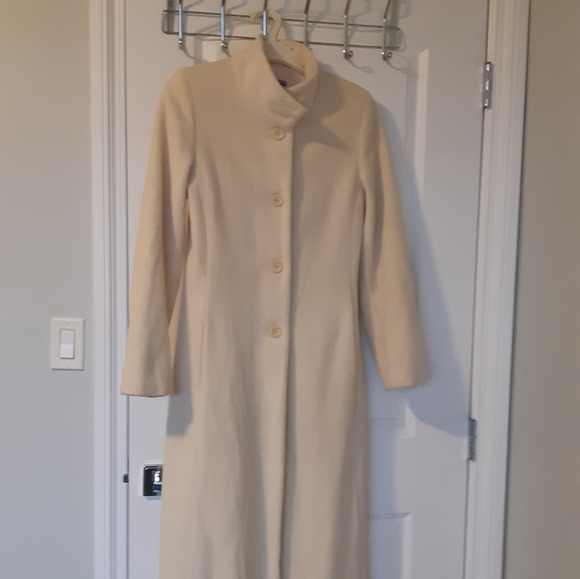 Beautuful White long coat - Picture 9 of 10